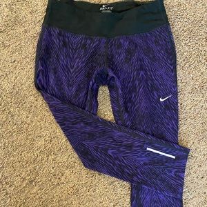 Nike athletic crop leggings